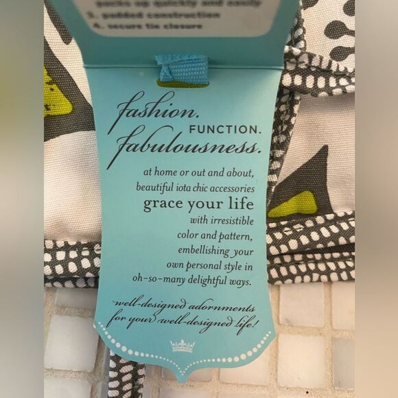 Iota Chic NWT Travel Jewelry Roll Storage Bag - Picture 9 of 10